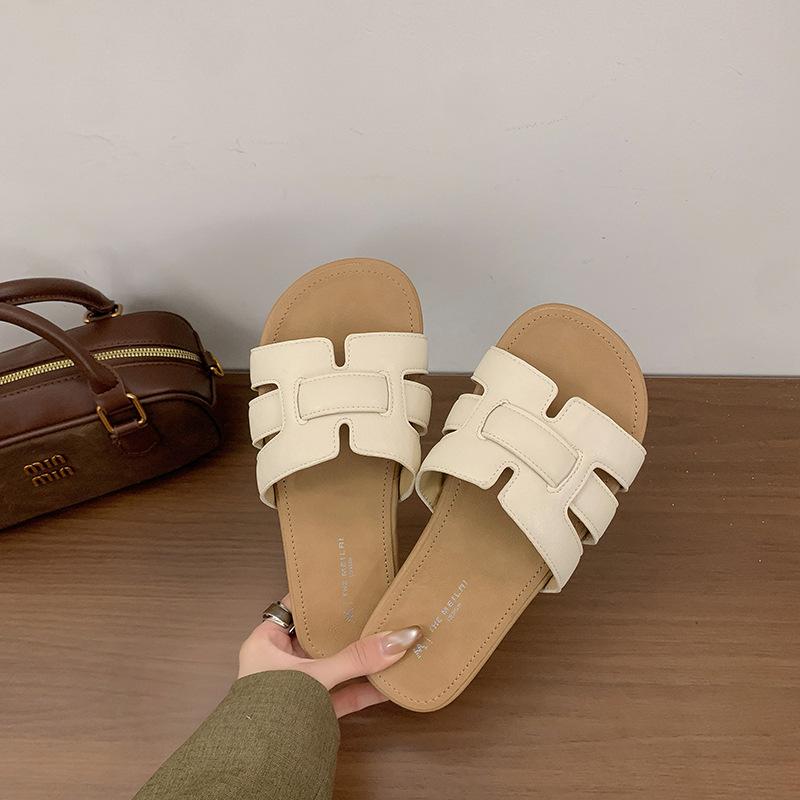 

French low-heeled one-word slippers for women s summer wear 2025 new Korean version versatile skirt seaside beach cool slippers 35