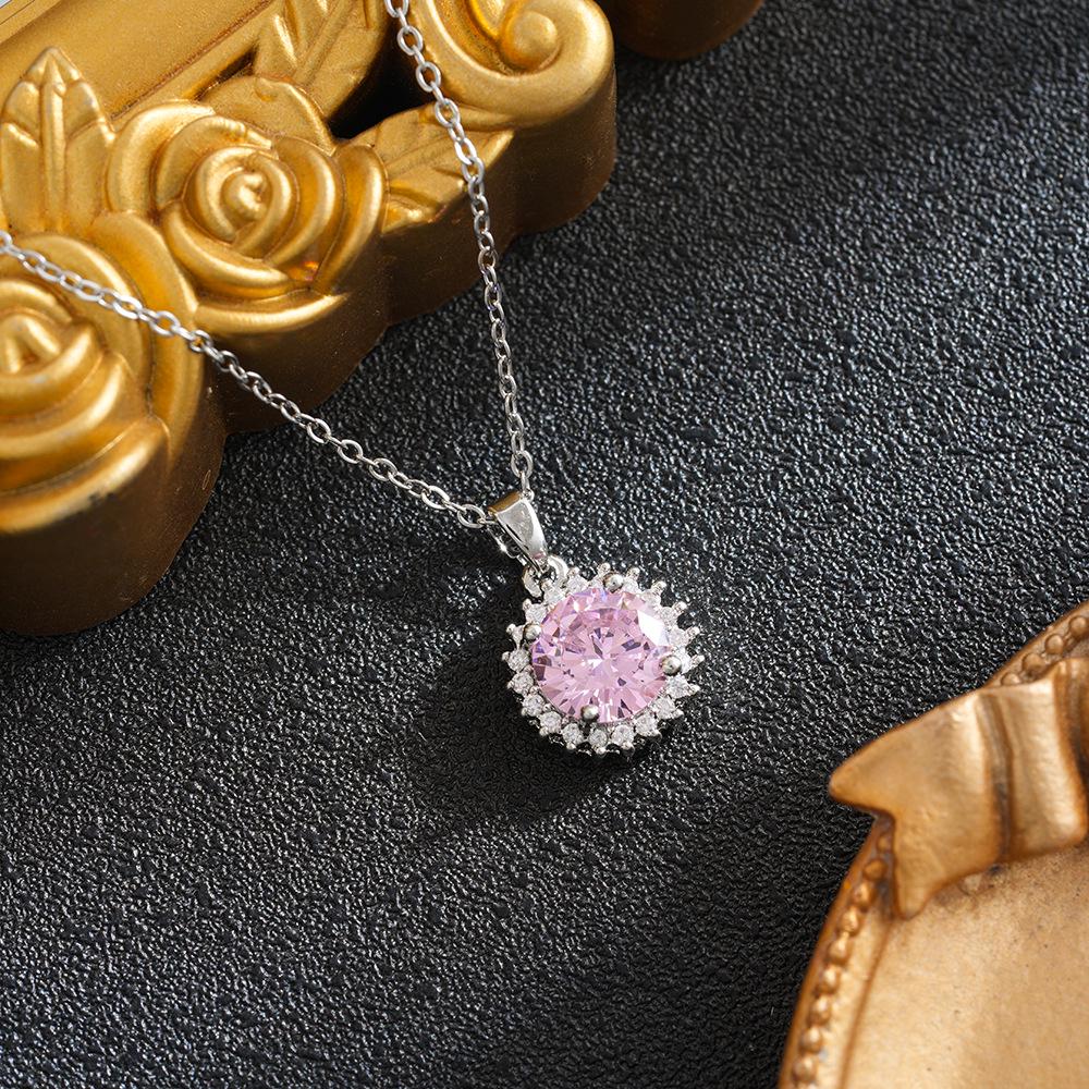 Elegante Dames Ronde Ketting met Smaragd Hartvormige Hanger, Koperen Micro-Inleg Zirkonia, Roestvrij Staal – Stijlvolle en Veelzijdige Sieraden.