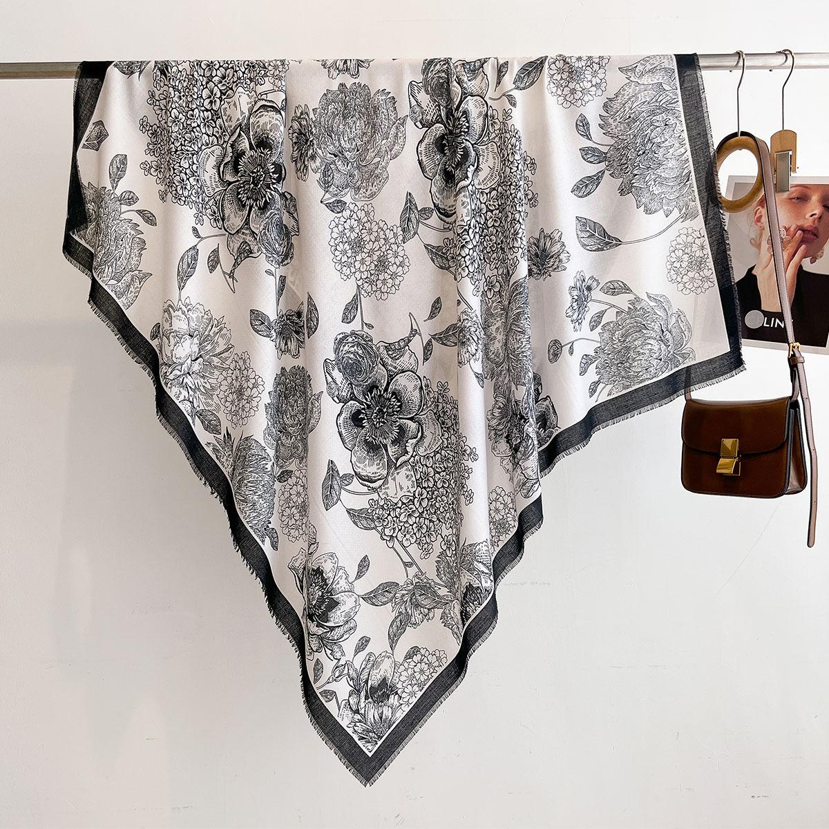 

130*130cm Beach Wraps Large Shawl Women Summer Floral Printed Square Scarf Luxury Scarves Bandanas Elegant Hijab