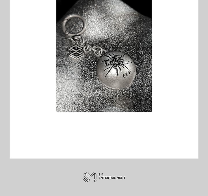 EXO 2026 POP-UP [REVERXE THE WORLD] MD (FORCE CRACK MIRROR Key Ring)