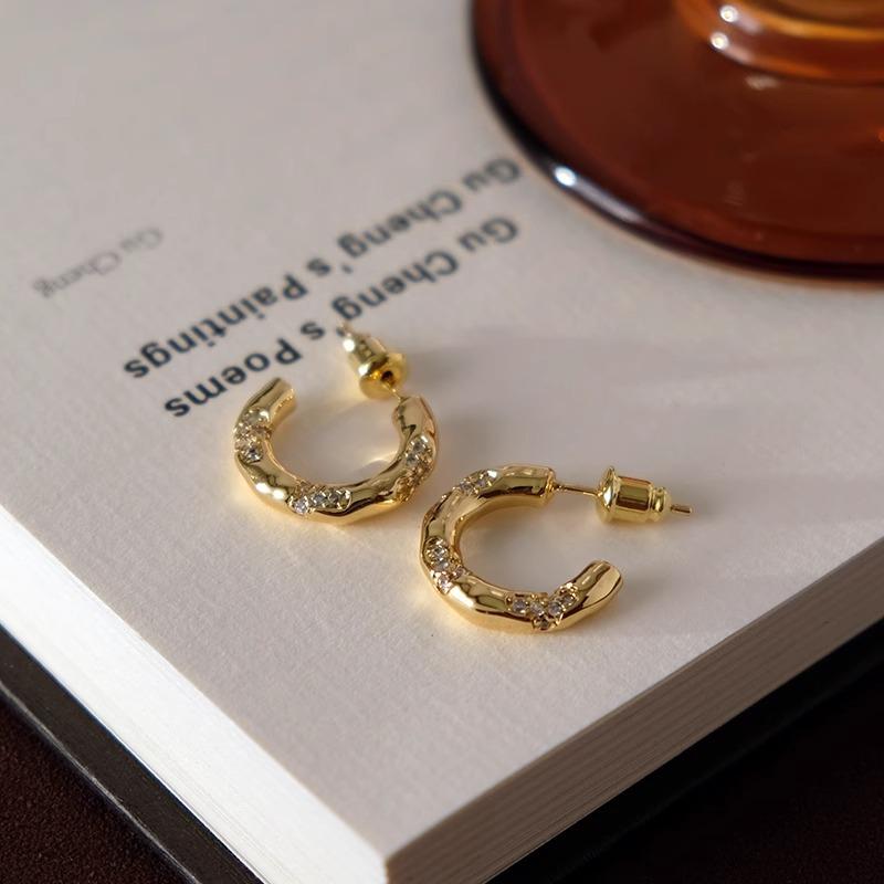 

Heavy Duty Irregular Glossy Simple Round Earrings Niche Textured Texture Hundred Senior Sense Earrings Affordable Dainty Earrings Daily Wear