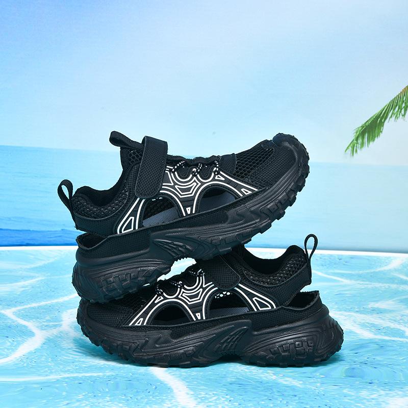 Children's sports shoes 2025 summer breathable hollow frame shoes boys bag head anti-collision youth running shoes