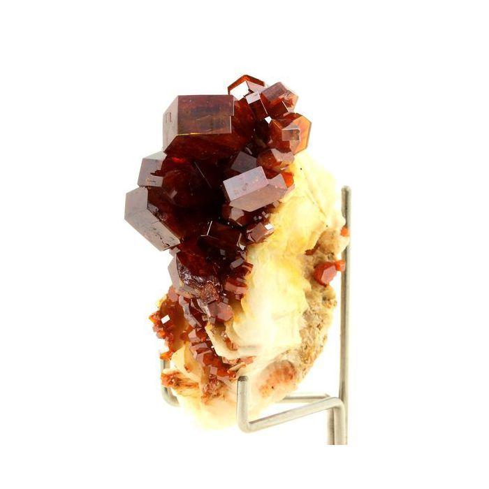 Pierres et Minéraux. Vanadinite. 250.0 ct. Mibladen Mining District, Midelt, Maroc.