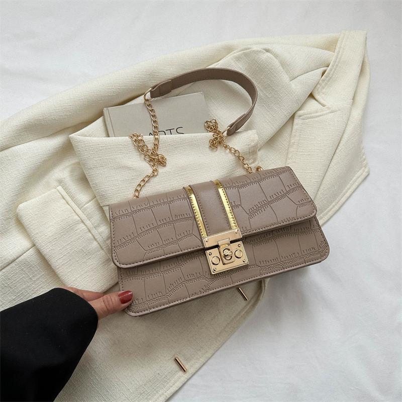 Trendy Women's Shoulder Bag Stylish Chain Crossbody Bag Fashionable Small Square Bag