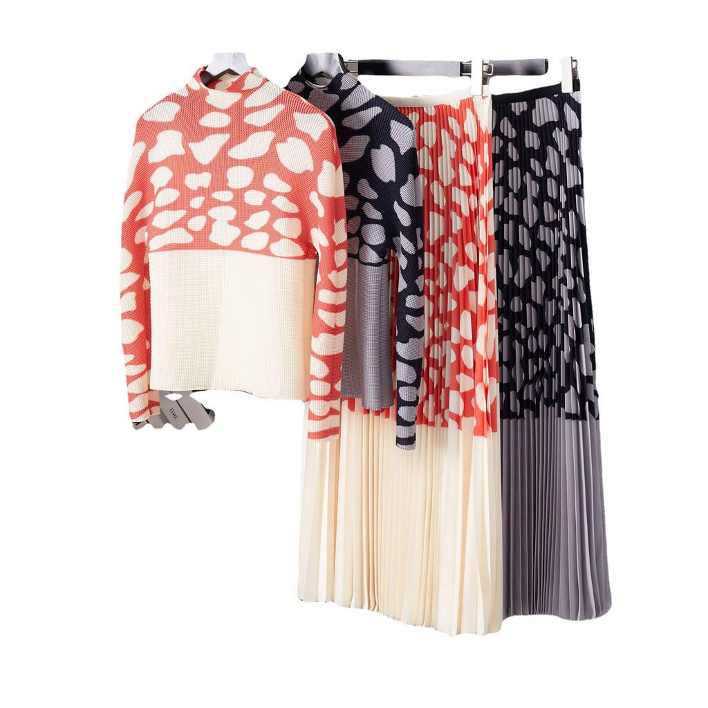 Dámský elastický plisovaný dvoudílný oblek Miyake 2024 - Omlazující, stylová jarní/podzimní móda