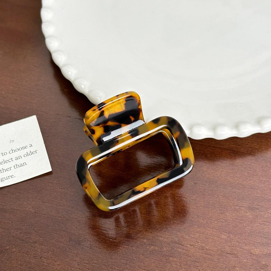 Chic Acetate Hair Claw Clips For Women In Unique Geometric Designs And Colors