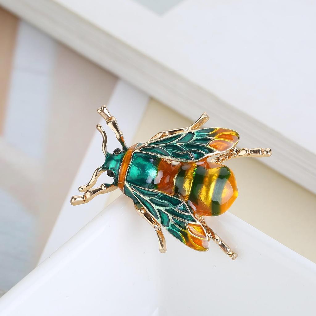 Nowy Styl Broszka Pszczoła z Kroplami Oleju - Urocza Pins Zwierzęcy na Kołnierzyki i Dodatki do Odzieży