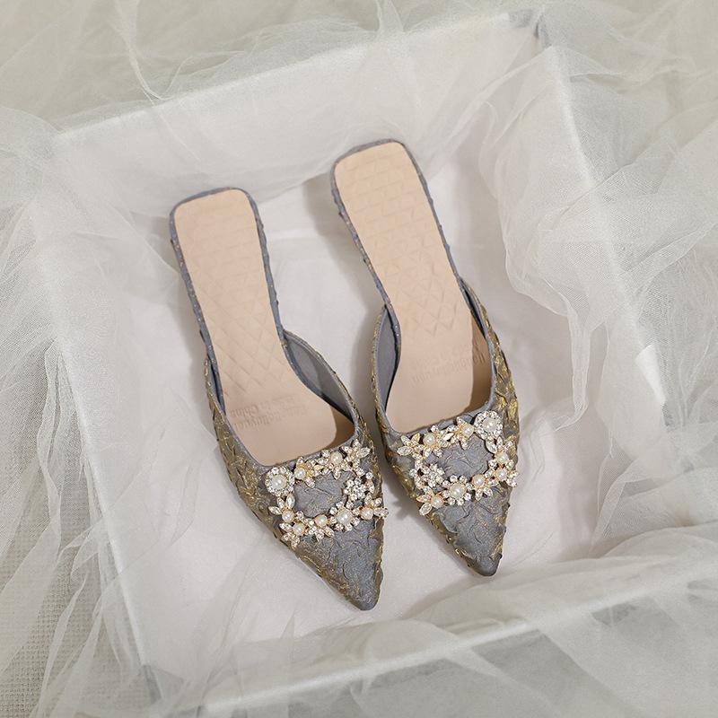 

Летние тапочки женская мода уличная одежда сумка голова женская обувь 2025 новые стразы пряжка средний каблук острый носок крутые тапочки толстый каблук 39