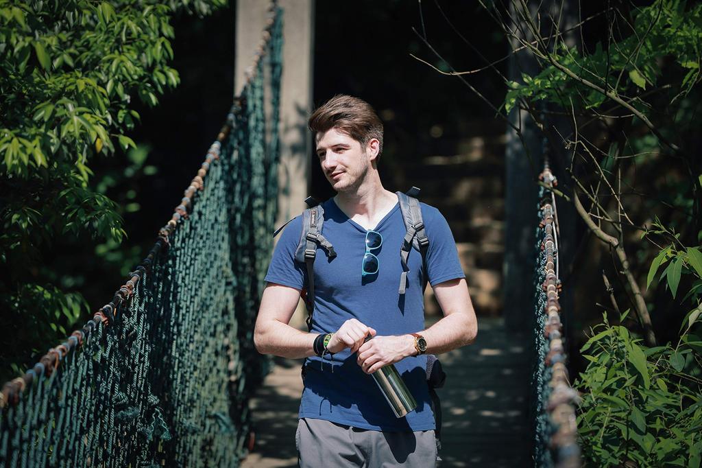 1000ml Stainless Steel Vacuum Insulated Water Bottle with Handle, Dual Lids, Direct Drinking, Large Capacity, Insulated for Hot or Cold Drinks,