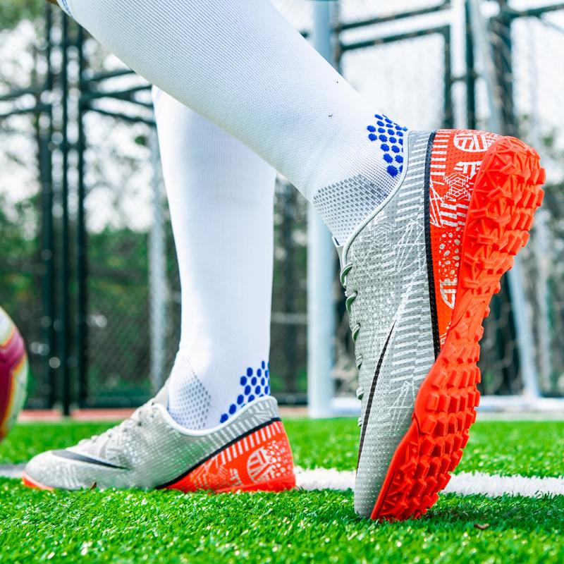 New low-top long-nail broken-nail football shoes, men's children's primary school children's competition training shoes