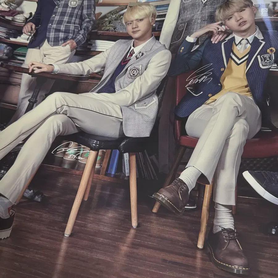 

BTS Групповой плакат Умная школьная форма