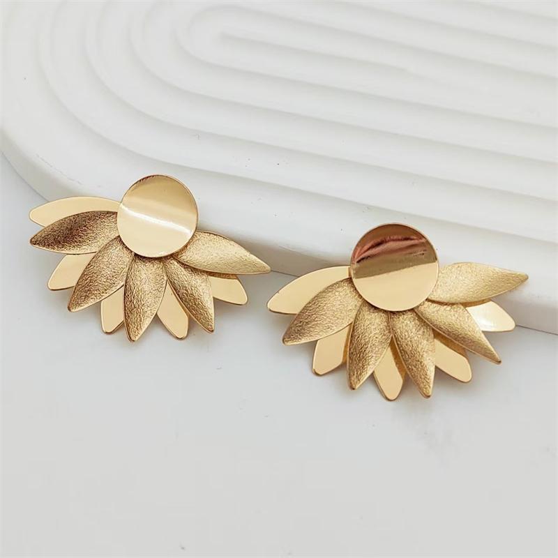 New Trend Blooming Flower Stud Earrings for Women Gold Metal Floral Irregular Design Women s Unusual Earrings