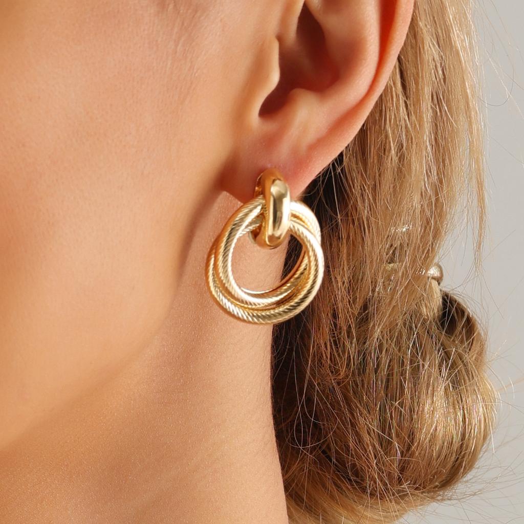 Neue französische Retro-Gold-Doppel-Creolen, Übertriebene metallische geometrische Muster-Creolen für Damen