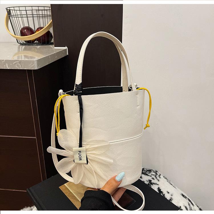 Простая нишевая повседневная рабочая сумка женская 2025 лето новая мода модная сумка-мессенджер сумка-ведро