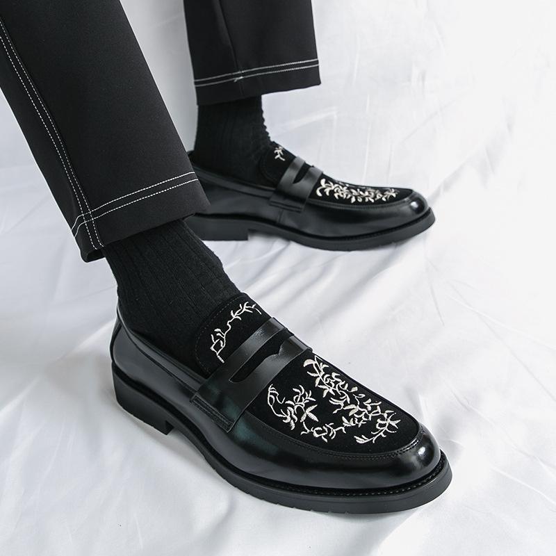 Model Fashion Show Raw Casual Shoes Large Size Frosted Leather Embroidered Leather Shoes
