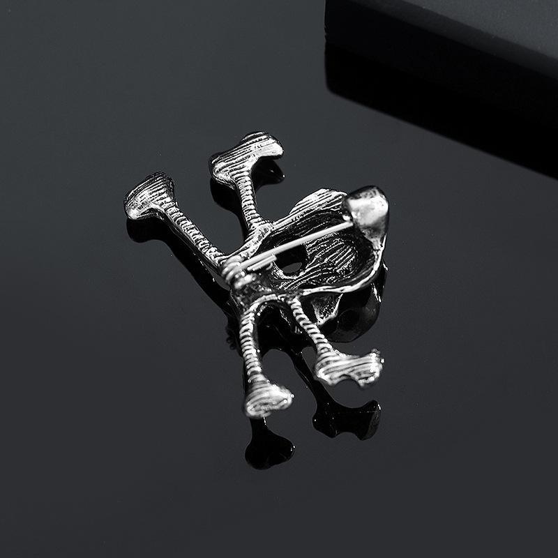 Skull And Crossbones Lapel Pin Punk Alloy Brooch Anti-fade Enamel Pin for Jacket Hat Bag Daily Outfit Accessories