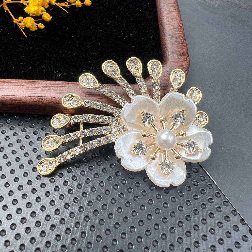 Broșă Retro Cristal Diamant cu Ac Anti-Expunere și Cataramă din Aliaj pentru Accesorii Vestimentare