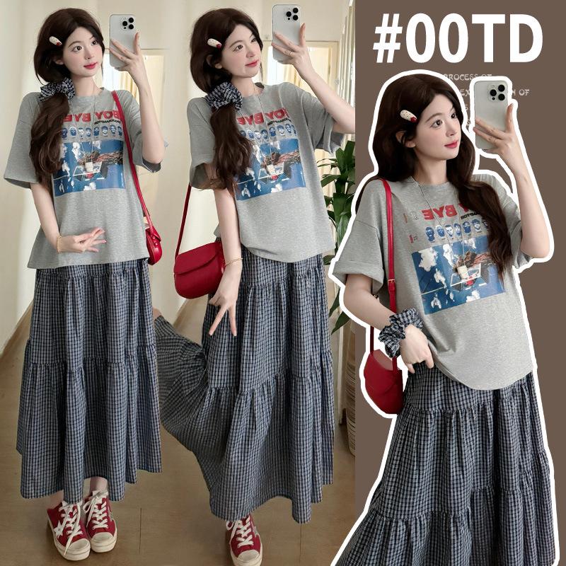 Summer 2026 Korean Style Maternity Two-Piece Set: Loose Short-Sleeve T-Shirt + Plaid Skirt M