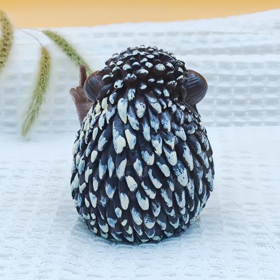 Middle Finger Hedgehog Statue Simulated Hedgehog Resin Figurine Animal Sculpture