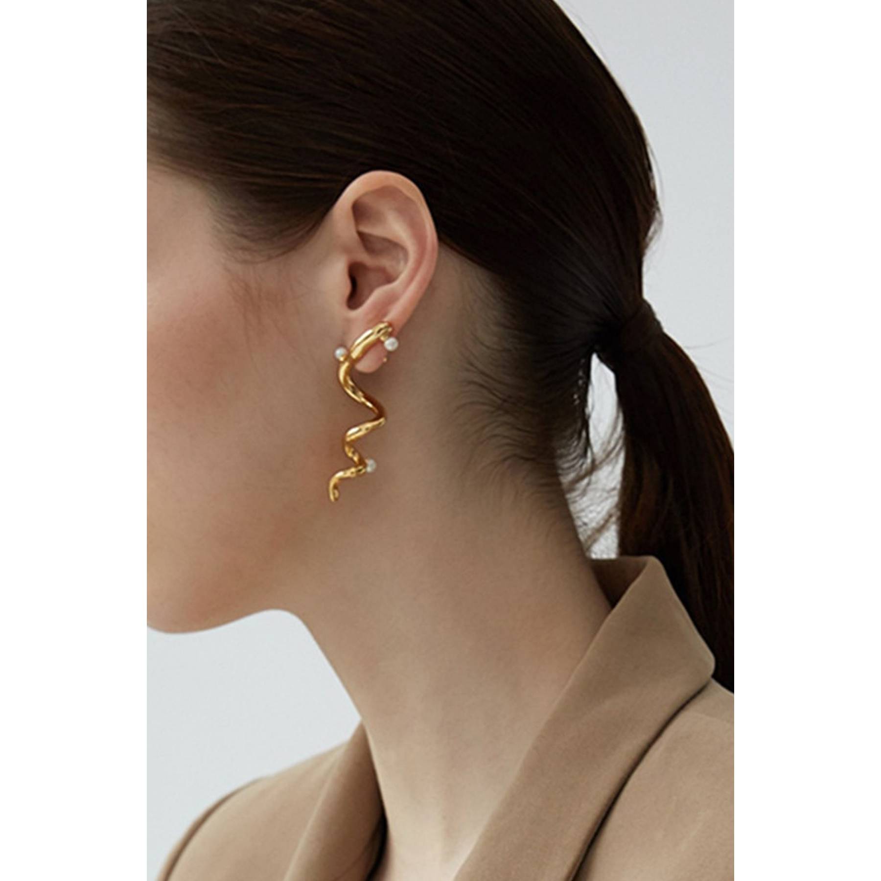 

Spiral Gold Color Earrings With Pearls