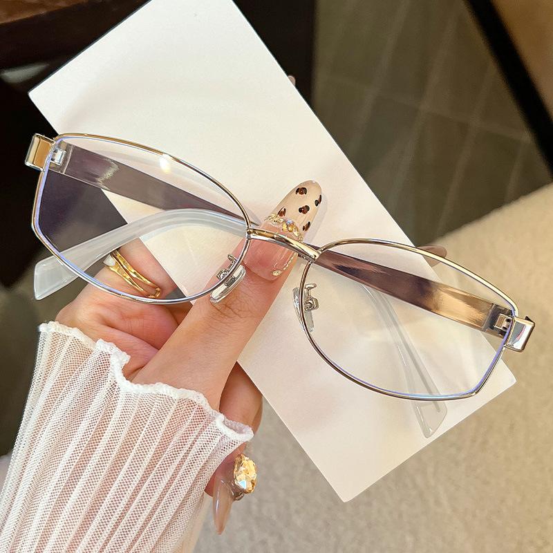 Korean Version of Fashionable New Sunglasses Female Star Travel Photo UV Protection Sunshade Tide Plain Makeup Versatile Sunglasses