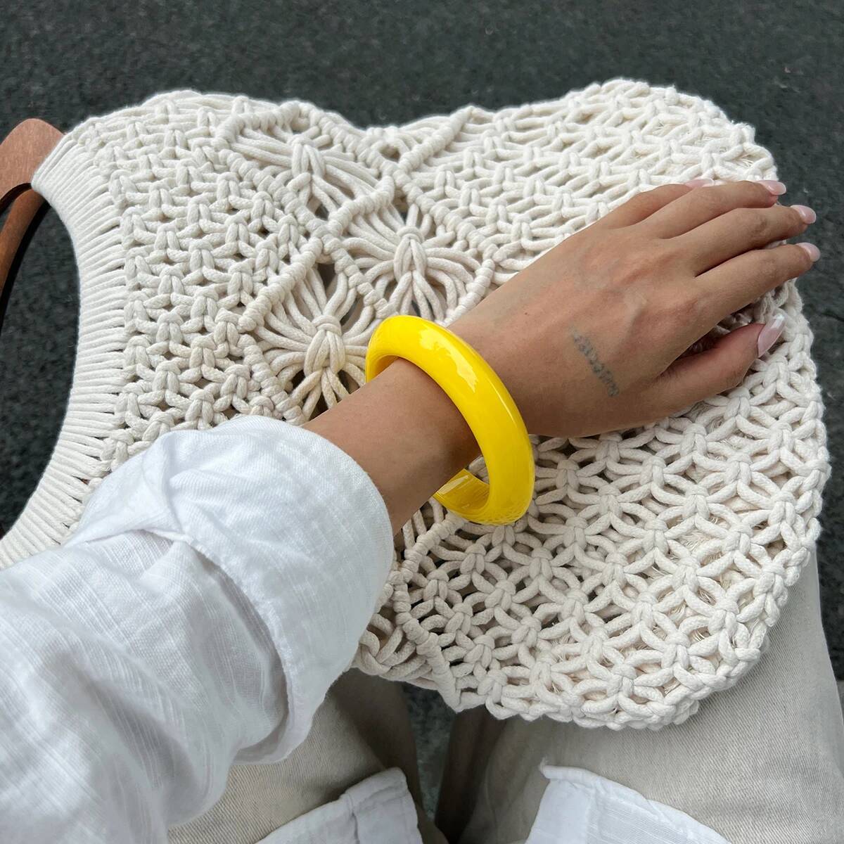 

Ingemark 2 Styles Y2K Boho Glossy Resin Plastic Thick Wide Bracelets for Women Trend Vintage Arm Bangle Suitable for Party Daily жёлтый