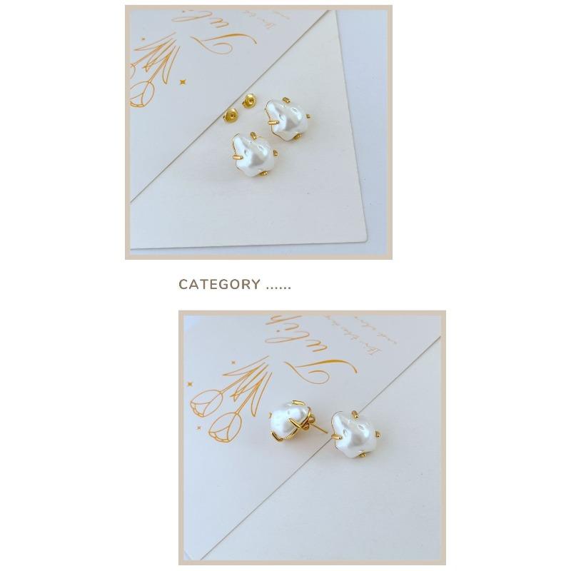 Meier New fashionable, light luxury, commute-ready, minimalist, niche design irregular pearl inlaid metal stud earrings