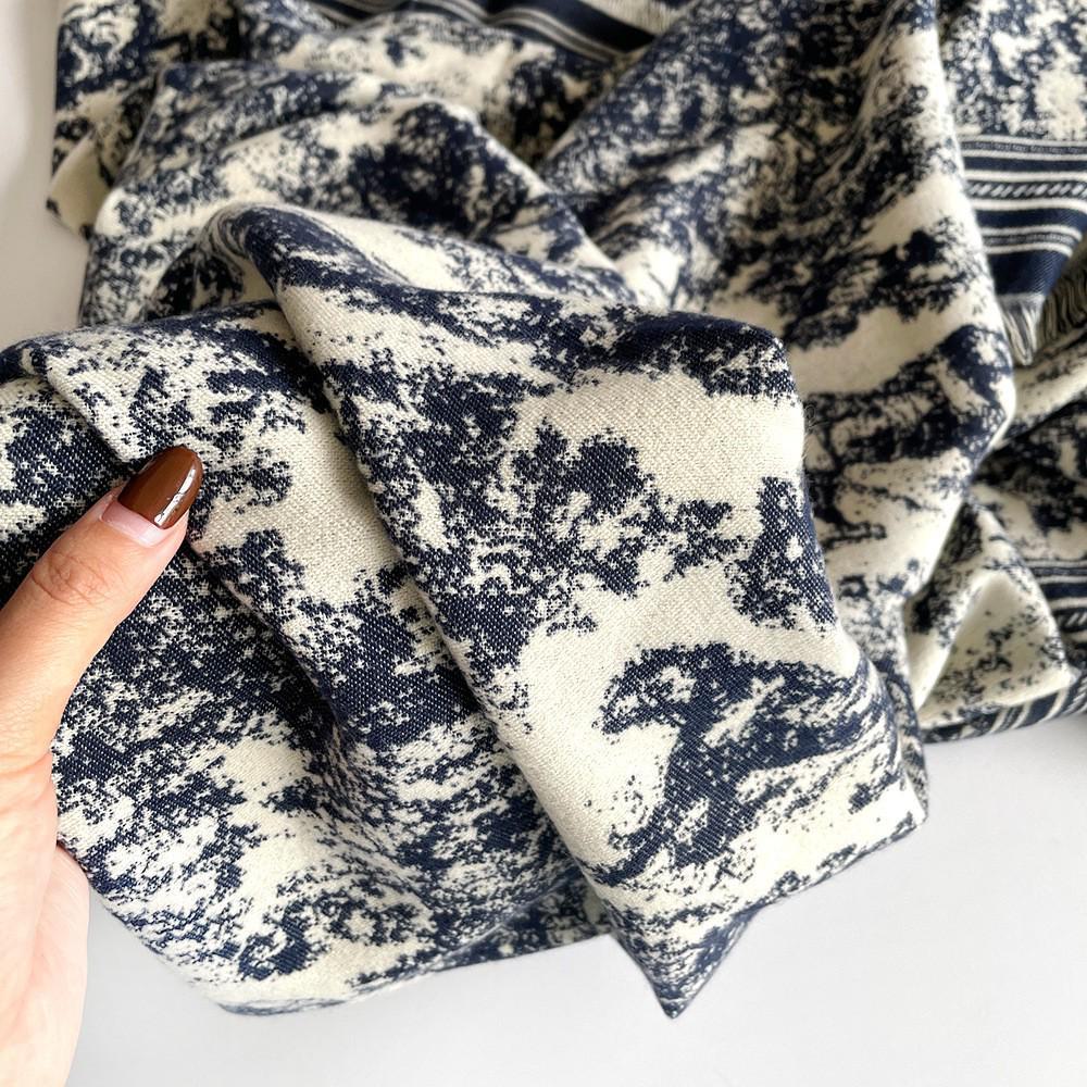 Luxury Imitation Cashmere Shawl: 140cm Square, Warm & Thick with Short Tassels