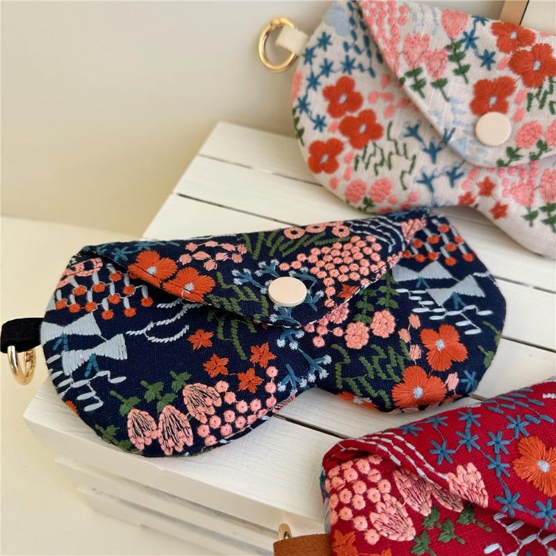 

Embroidered Fabric Sunglasses Storage Bag: A Unique and Artisanal Choice