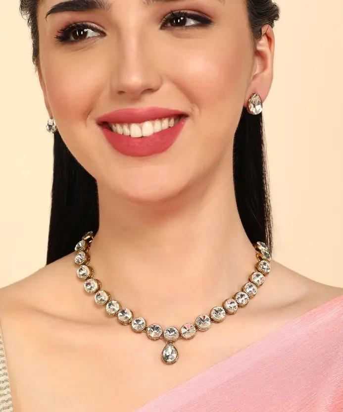 

Металл, Сплав Белый, Золотой Набор украшений для женщин и девочек Серьги и Ожерелье Onesize