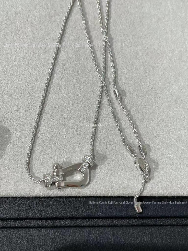 18K Rose Gold Horsebit Necklace with Diamond Inlay for Women