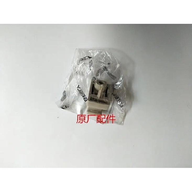 Adapt To Geely Boyue SUV Boyue Front Sun Visor Fixing Hook Buckle Makeup Mirror Plate Buckle Pure Original Factory