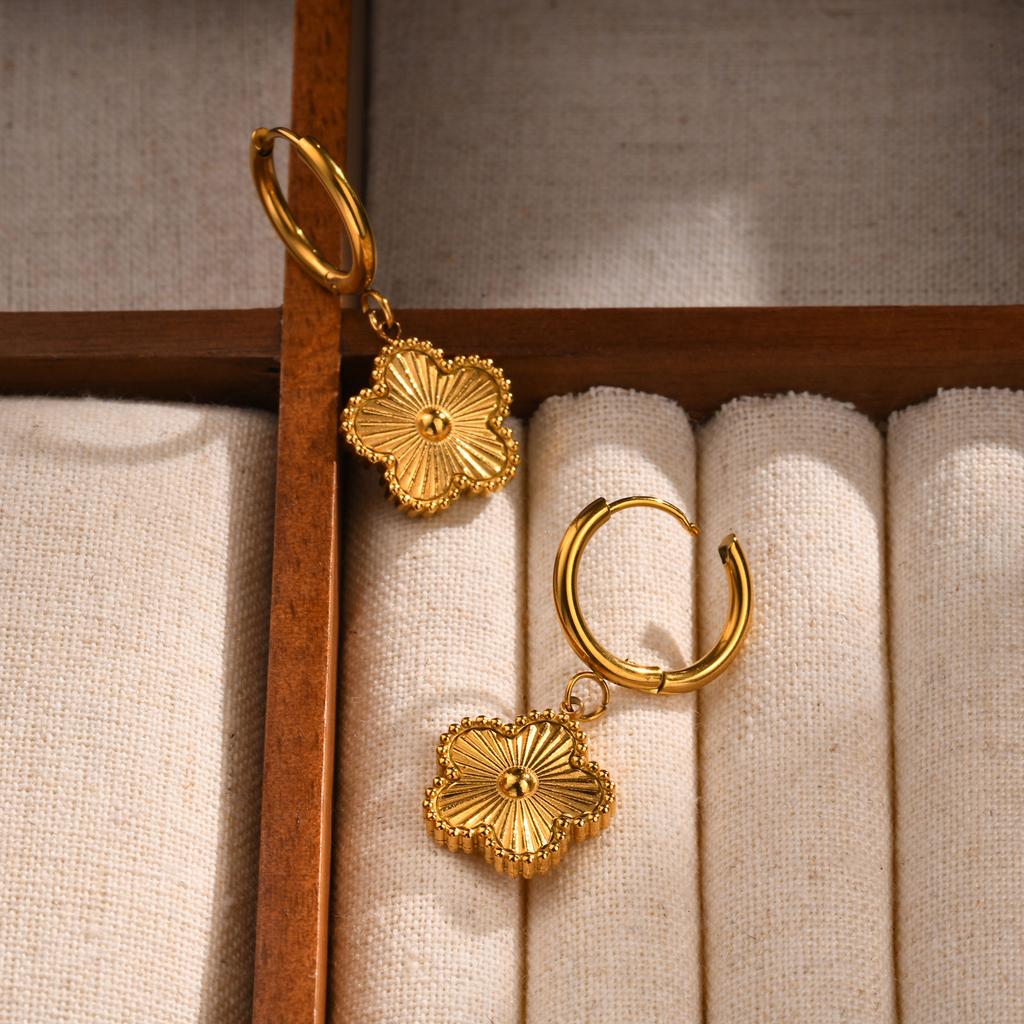Stainless Steel Earrings Exquisite Y2K Metal Plum Blossom Plant Earring Luxury Gold-plated for Women High Quality Jewelry