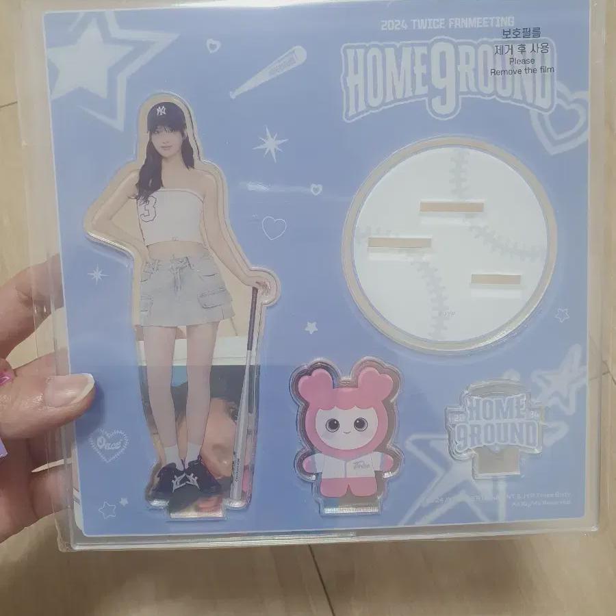 

Поп-ап магазин, посвященный 9-й годовщине Twice, акриловая подставка Момо