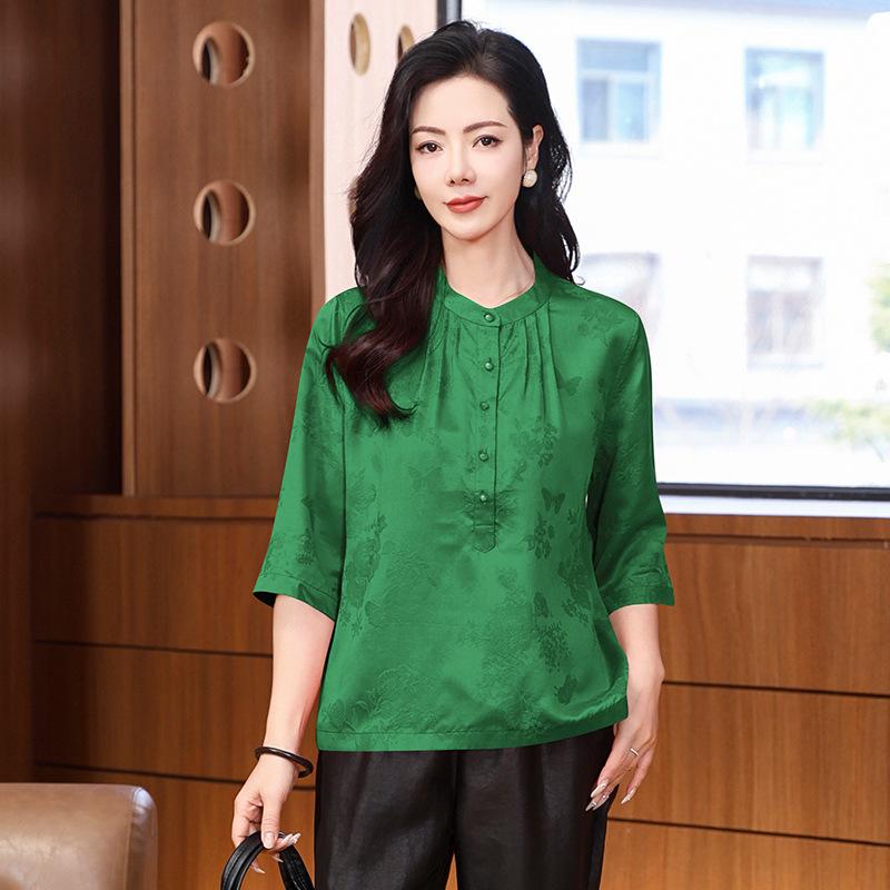 Fragrant cloud yarn shirt silk covers the meat and shows thinness. The lady's new mulberry silk shirt is a versatile top.