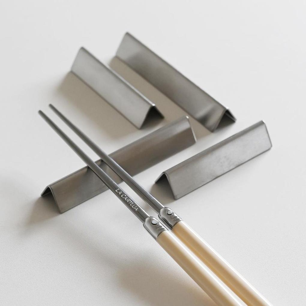 Dreieckige Edelstahl-Ablage für Löffel satiniert matt kurz lang