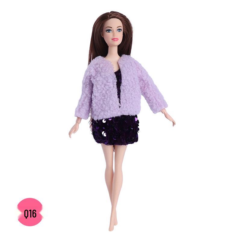 

Набор модной одежды для куклы Барби 30 см: Длинное пальто из искусственного меха и плюшевая короткая куртка Clothes only (doll not included)