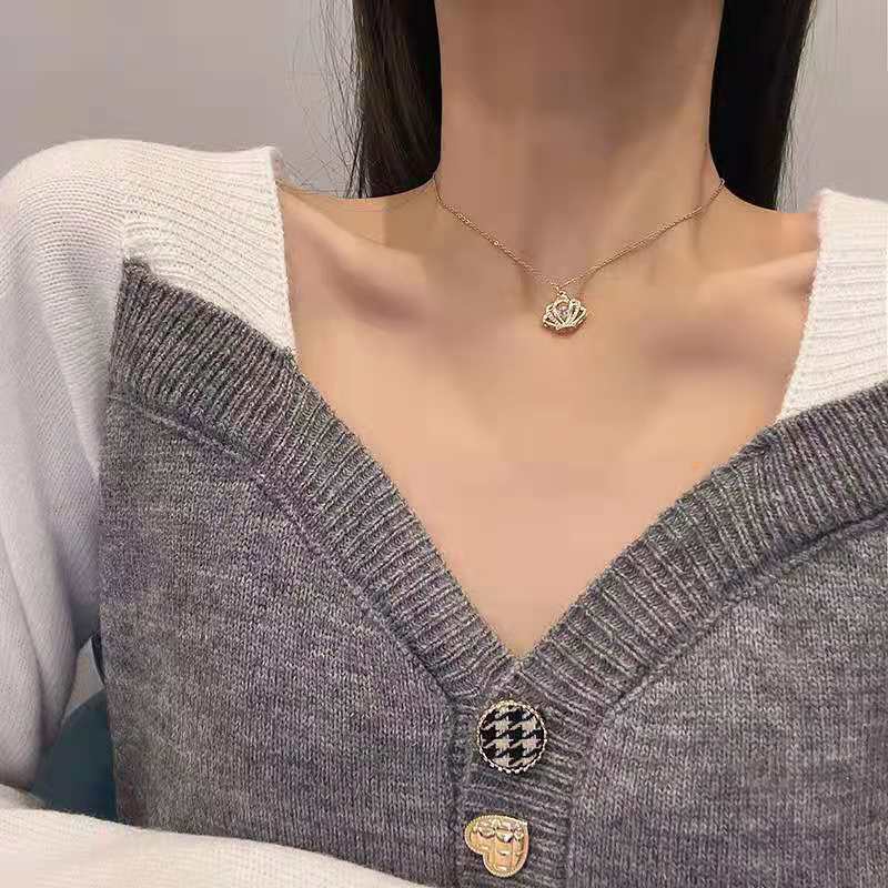 Crown Necklace Women'S Light Luxury Copper Plating Slightly Inlaid Diamond Wind Does Not Fade, Simple Temperament Model For Friends