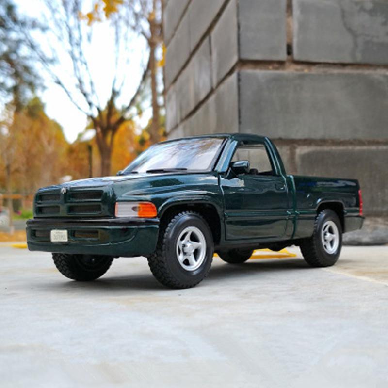 1:24 Dodge RAM 1500 Rebel Modèle de Voiture Pick-up en Alliage Jouet Moulé sous Pression Véhicule Tout-Terrain Modèle de Voiture Haute Simulation Collection Jouet Cadeau pour Enfants