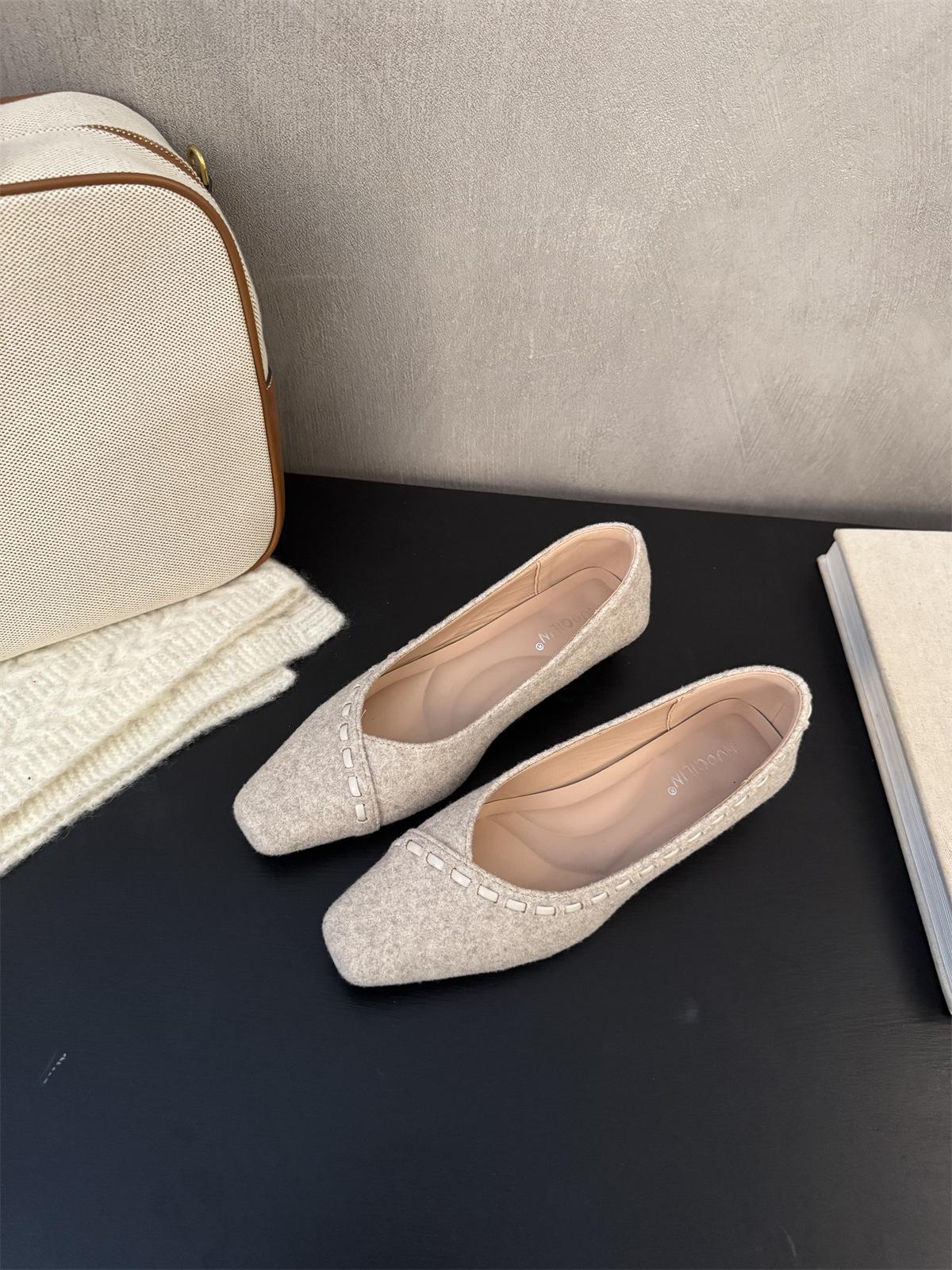 

Coarse heel single shoes women s versatile retro 2025 new fashion soft sole Internet celebrity casual small fragrant style low heel Mary Jane shoes 39