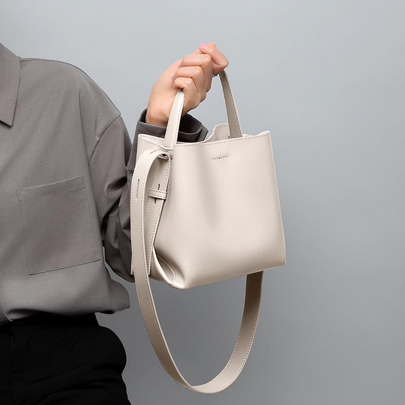 2026 Women s Large Capacity Genuine Leather Crossbody Bucket Bag