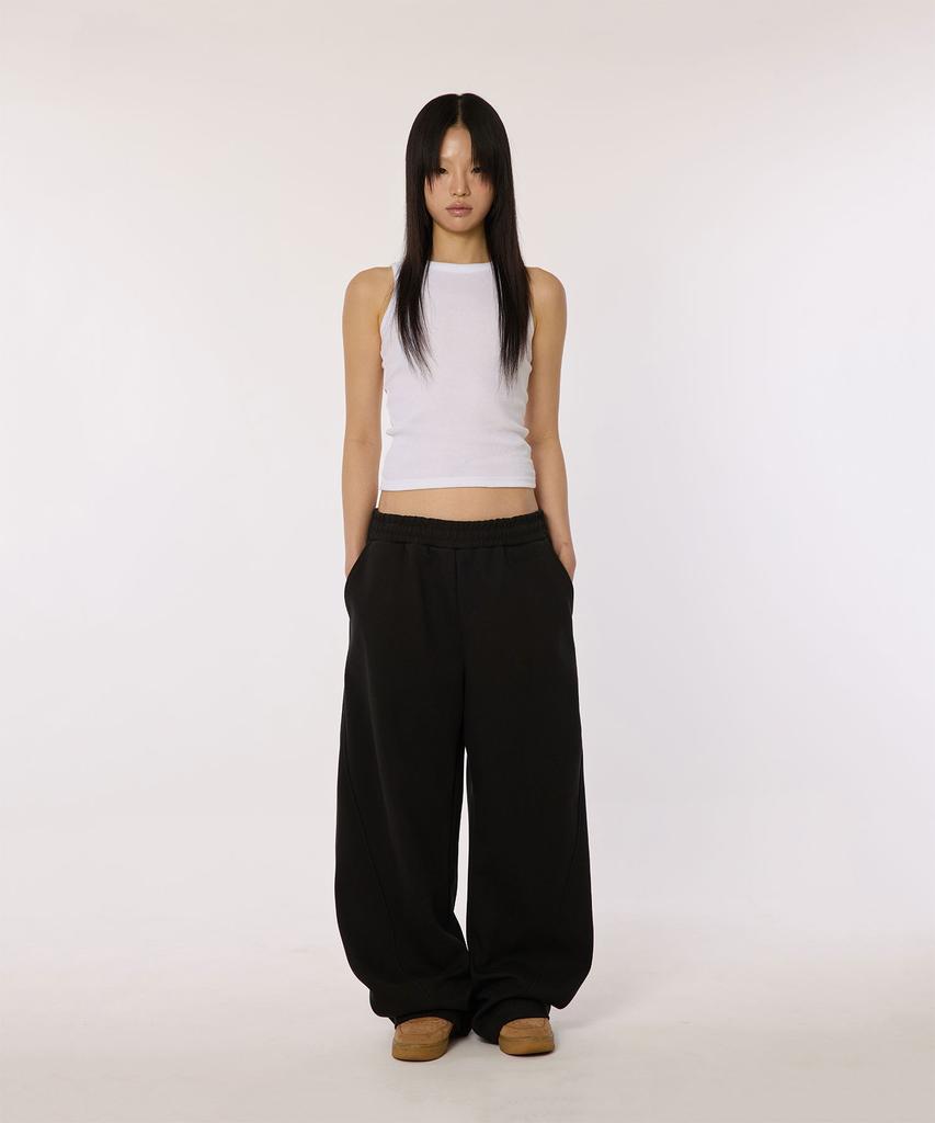 BOUNDARY Curved Cut Long Training Pants [Black]