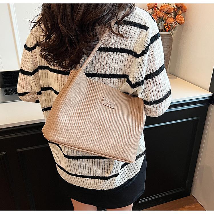 Premium Sense Bag Women's 2024 New Autumn and Winter Fashion Texture Shoulder Underarm Bag Popular Versatile Commuter Tote Bag