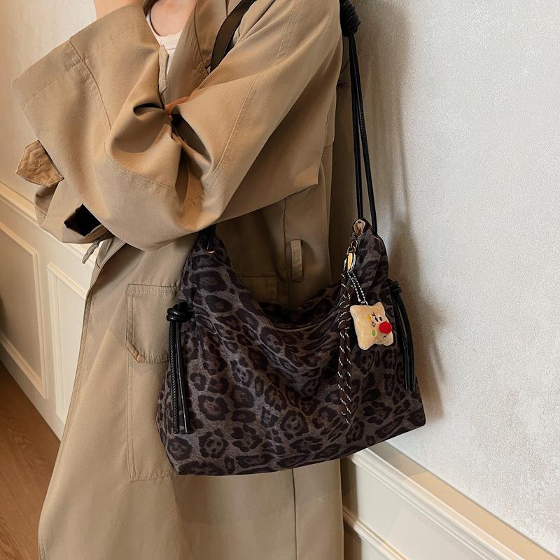

Сумка-тоут с леопардовым принтом в стиле ретро, женская осенняя модная простая сумка через плечо большой вместимости, женская сумка для поездок на работу чёрный