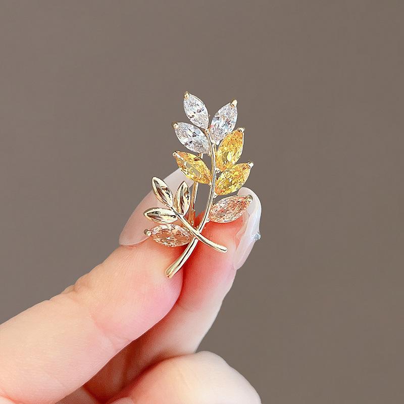 Opal Flash Diamond Bow Small Brooch Versatile Temperament Pin Anti-Light Artifact Fixed Clothes Suit Collar Pin