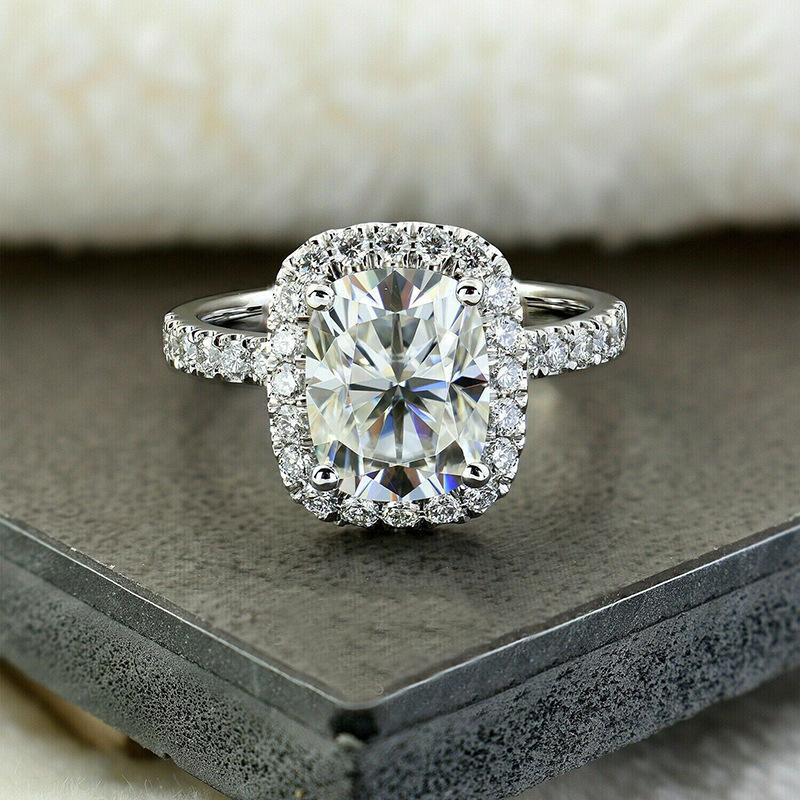 2026 Inlaid Oval Pigeon Egg Cube Zirconia Ring, Fashionable and Personalized Platinum Engagement High-quality Jewelry