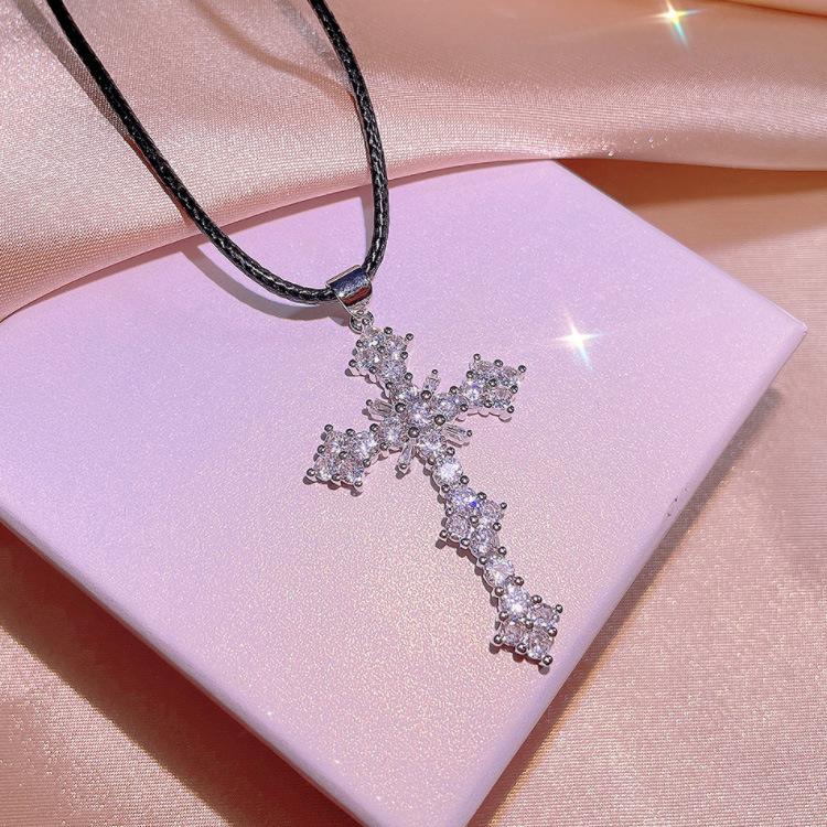 Cold Wind Cross Necklace Women'S Simple Pendant Tide Light Luxury Niche Design Clavicle Chain Jewelry
