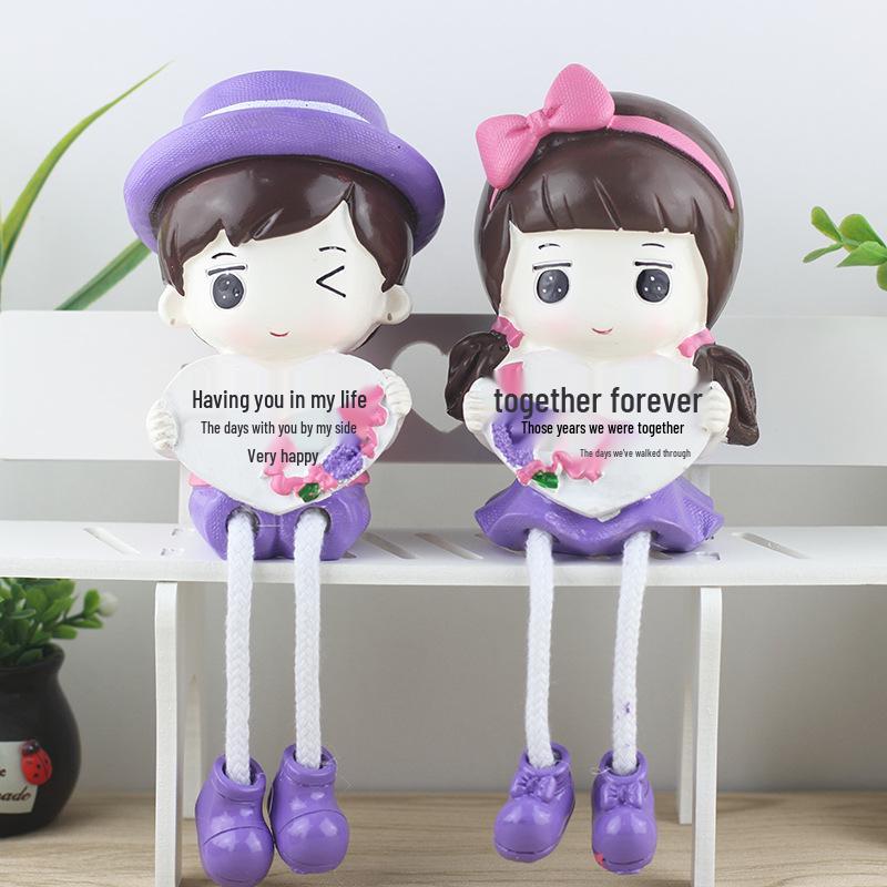 

Cartoon Resin Couple Doll Ornaments for Room Decor or Housewarming Gift
