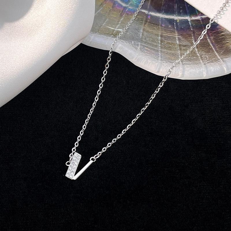 Banyan Tree S925 Silver Alphabet Necklace: Women's Summer Diamond Pendant with 26 English Letters Elegantly Designed.