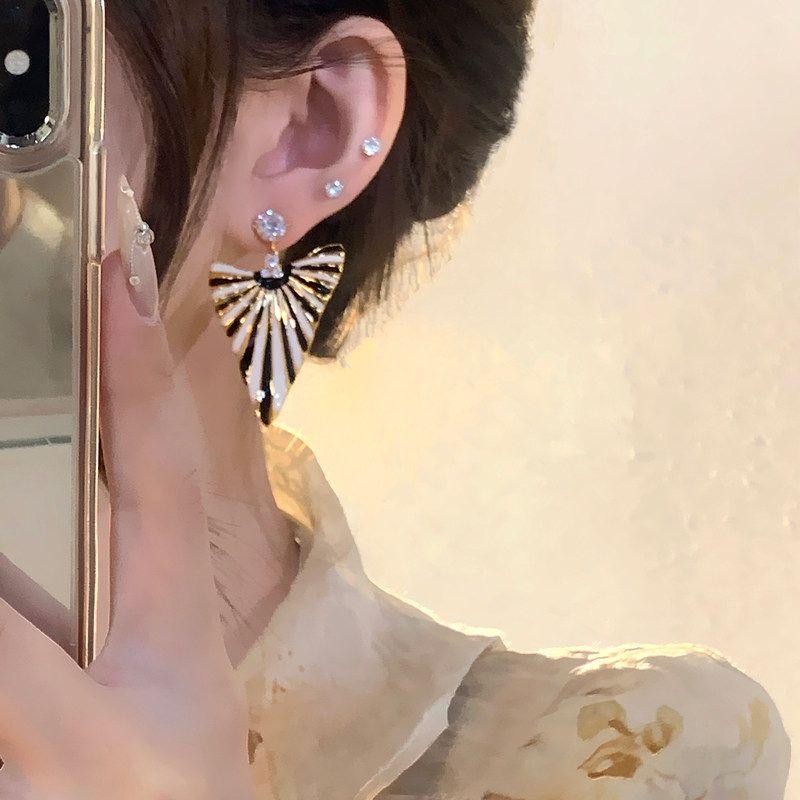 Accessible Luxury Women's Fashion Stylish Contrast Color Retro Special Interest Earrings